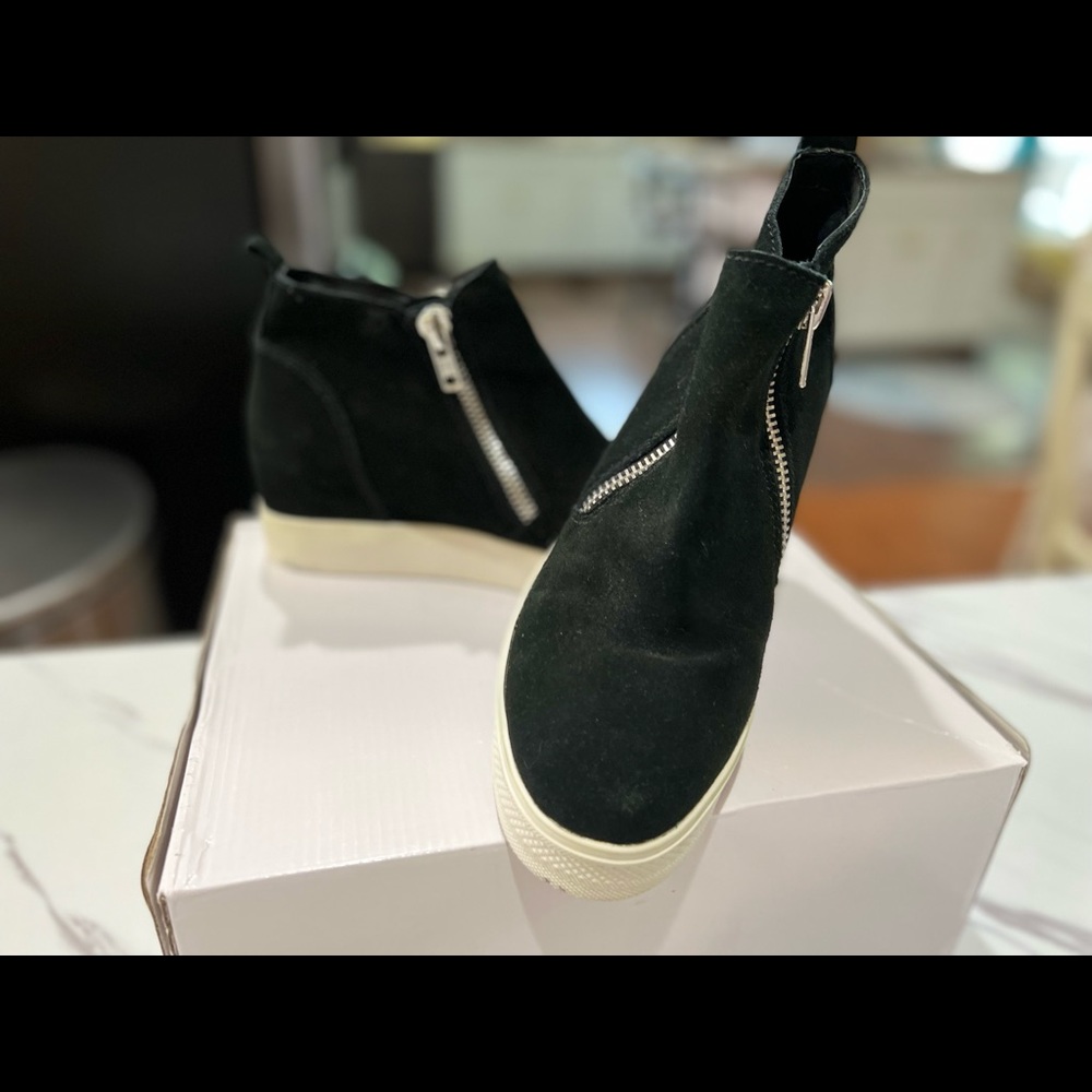 Ladies Steve Madden Wedgie Shoe-Size 8.5M-Black Leather